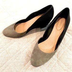 Two toned/color locked Violet & Red Palace Wedge Heels, black/gray